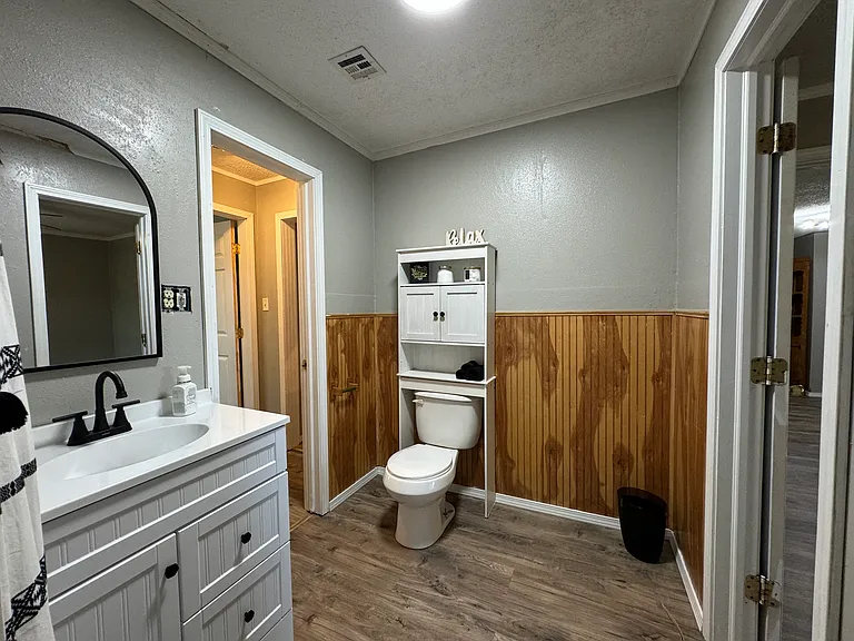 1240 E Walnut St — Photo 28