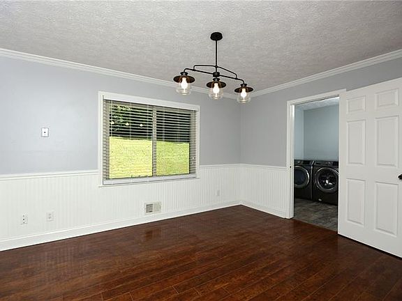 5th image of 73 Vanessa Dr SE