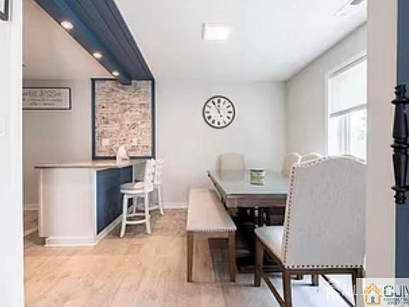 5th image of 18 Chatham Sq