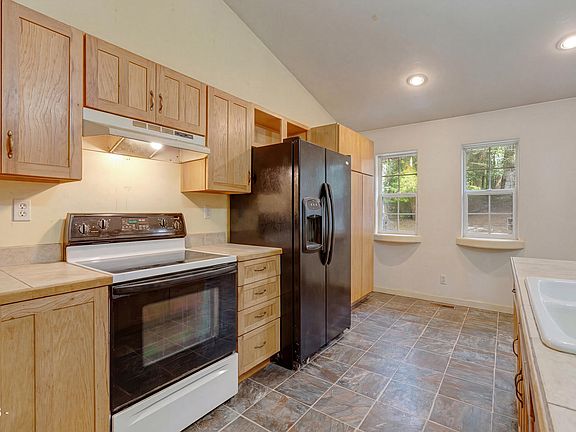 5th image of 2785 NE Starr Creek Dr