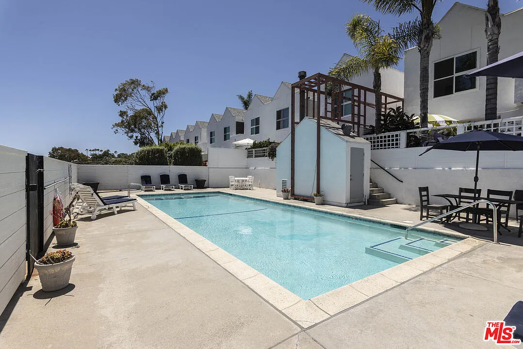 2 bed, 1.5 bath, 1019 sqft, $6,750 — Photo 1