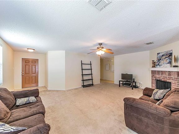 3rd image of 1600 Arbuckle Dr