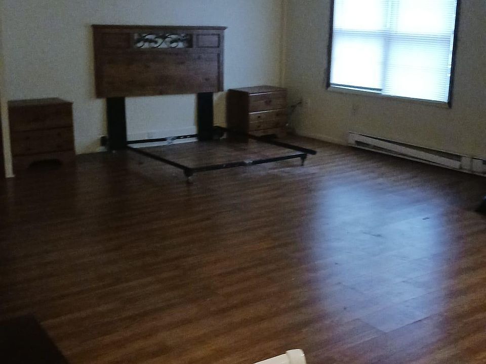 1st image of 1114 E Grand Ave