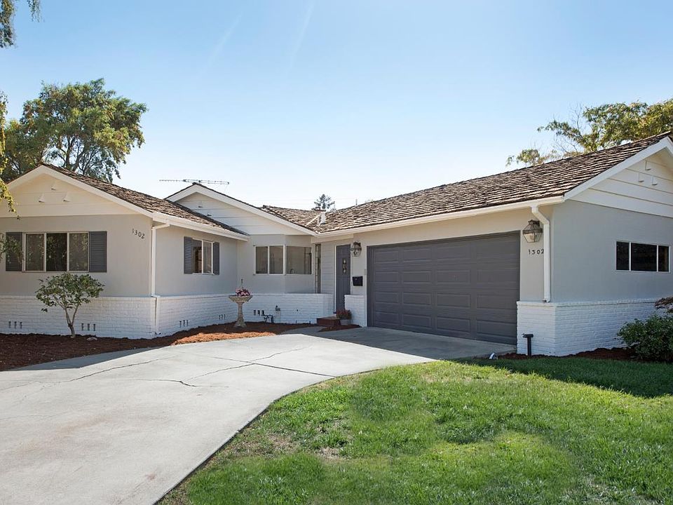 1st image of 1302 El Moro Dr