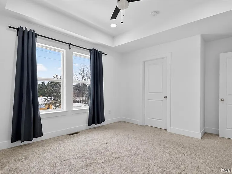 2925 Square Lake Ct — Photo 32