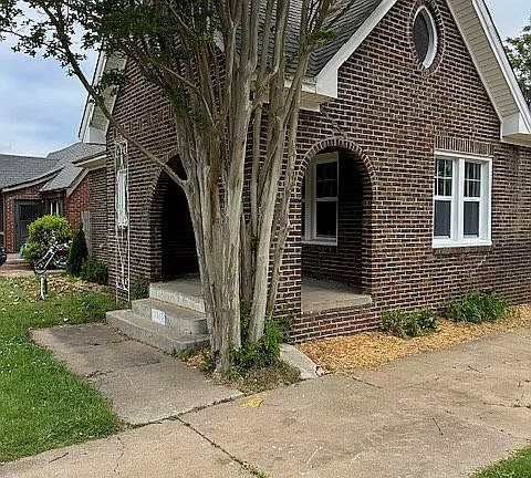 1315 S Jamestown Ave — exterior photo