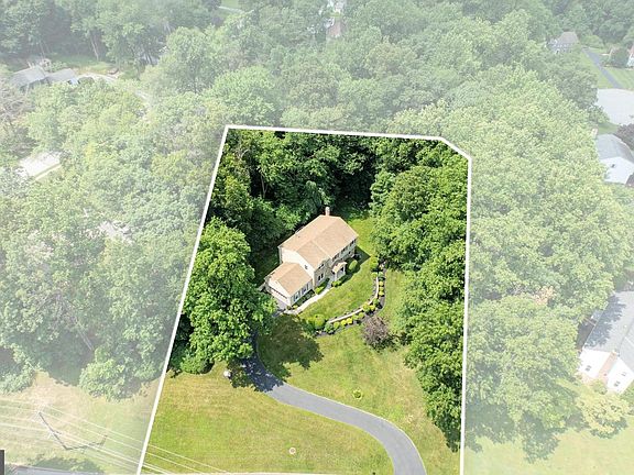 3rd image of 520 Peck Rd