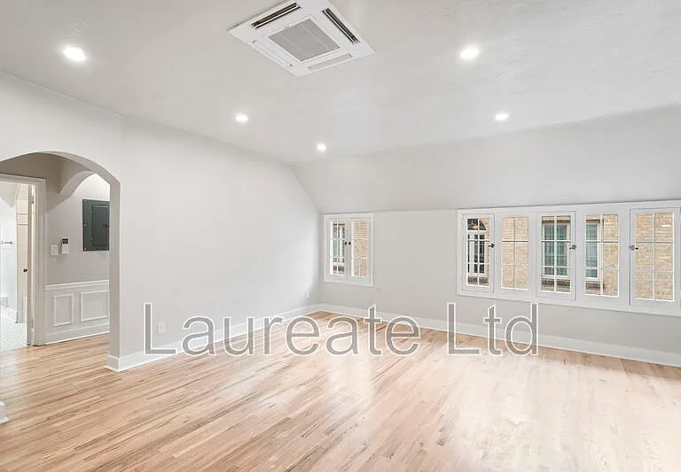 1058 N Pearl St #4 — Photo 1