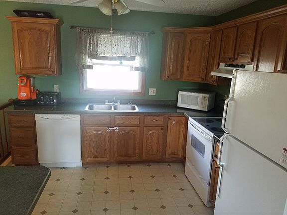 2nd image of 909 Spruce Ave S