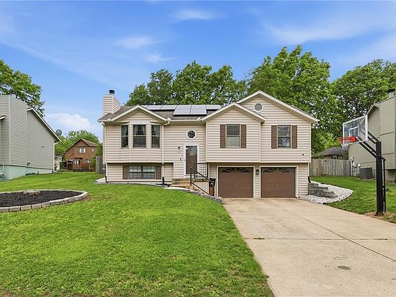 2nd image of 312 SE Onyx Dr