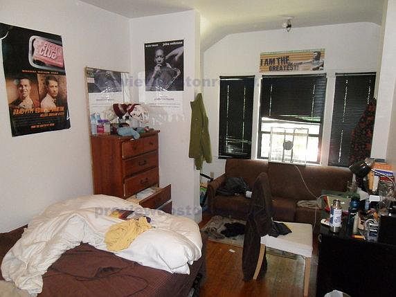2nd image of 132 Chiswick Rd #D1