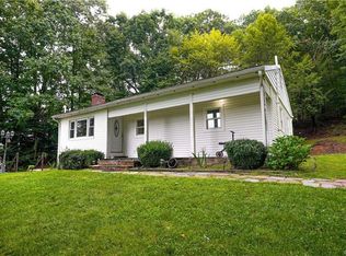 3 Oak Grove Rd, Brookfield, CT 06804