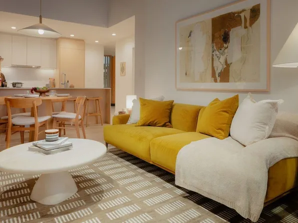 3633 Willingdon Ave #305, Burnaby, BC V5C 5E8