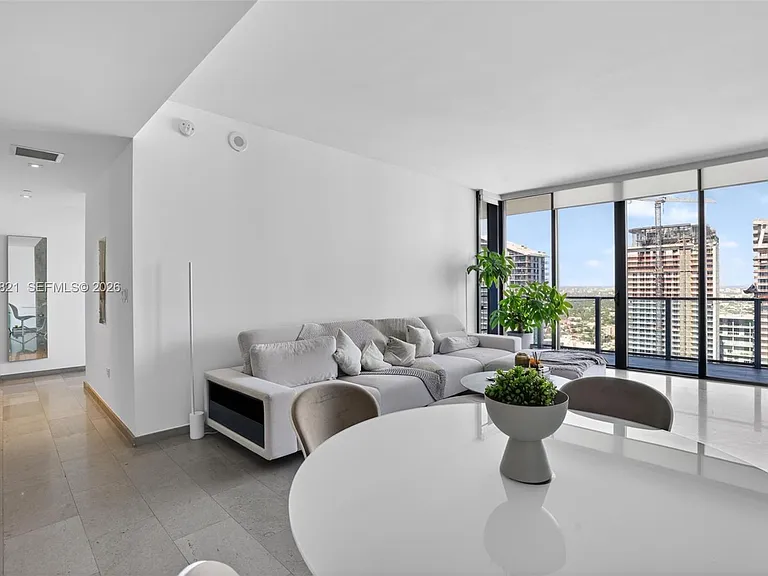 68 SE 6th St #3710 — Photo 17
