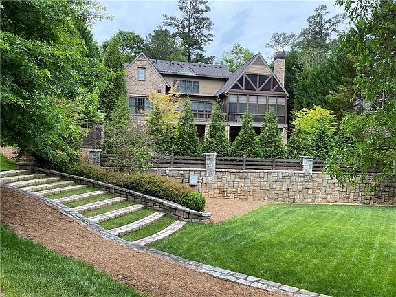 5th image of 542 Hillside Dr NW