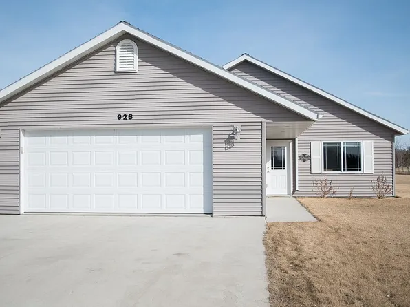 928 Alice Dr, Thief River Falls, MN 56701