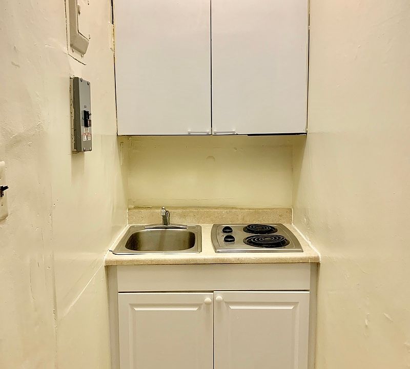 2nd image of 328 W 46th St APT 5