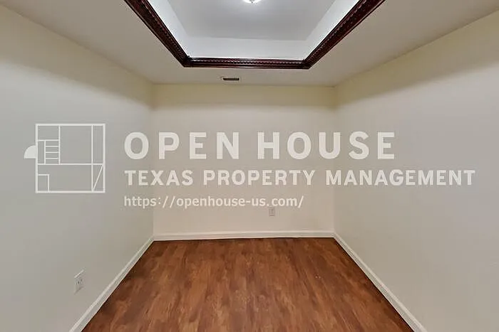 5045 Thompson Dr — Photo 6