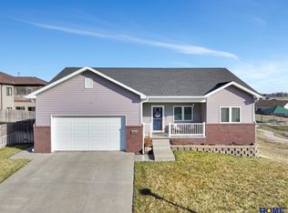7960 Bellagio Dr, Lincoln, NE 68516