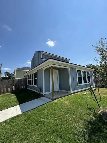 700 Hines Ave Photo 1