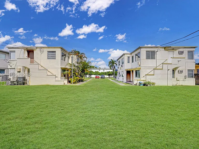 1920 Biarritz Dr #3 — Photo 21