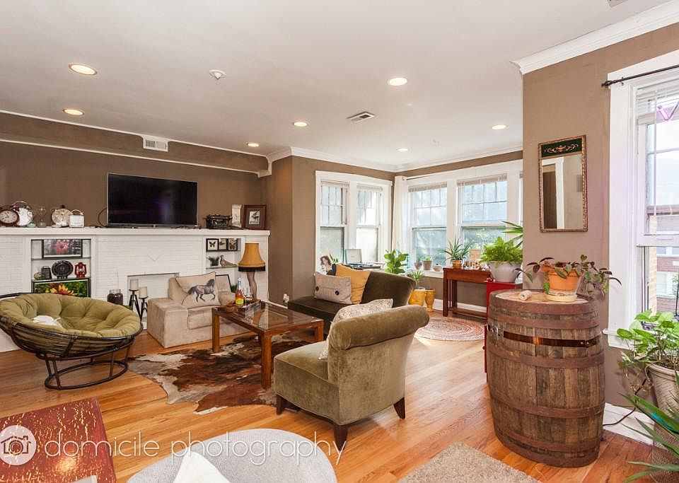 1st image of 4825 N Sawyer Ave APT 2