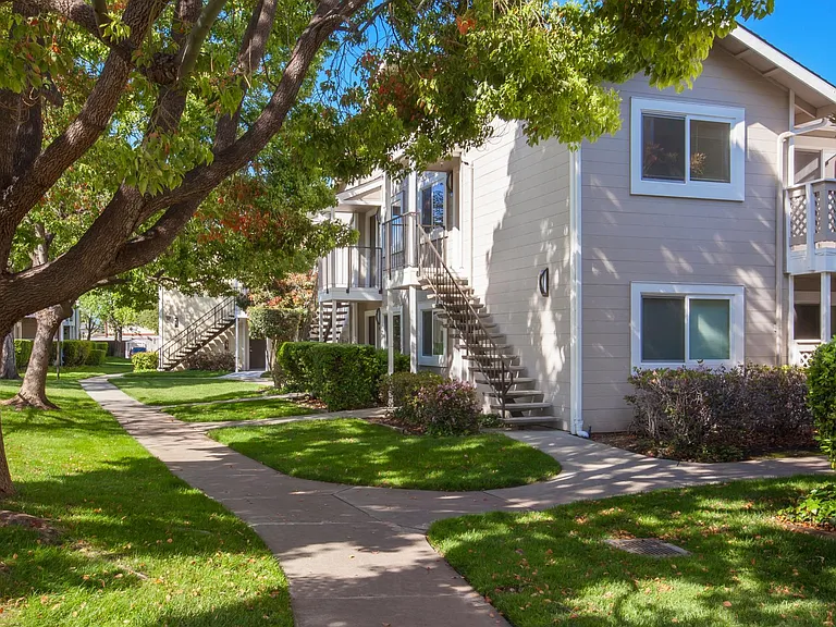 Cypress Pointe Apartments — Photo 15