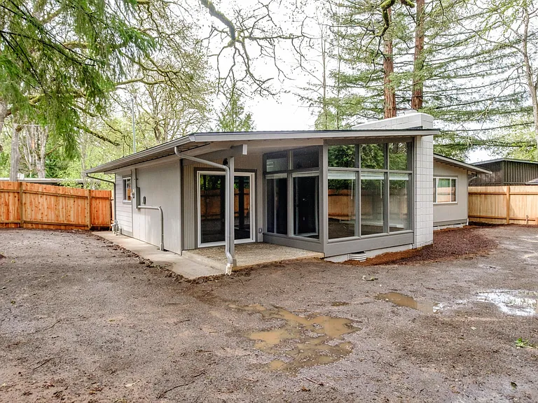 837 Woodmansee St SE — Photo 12