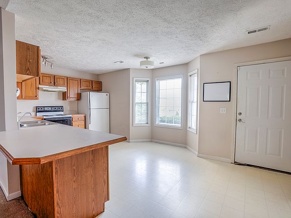5th image of 113 & 115 W White Pine Dr