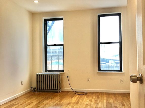 3rd image of 432 W 38th St #2EE