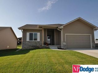 16013 Weber St, Bennington, NE 68007