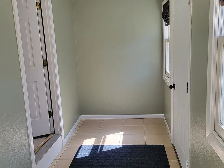 60 Birch Ave S — Photo 7