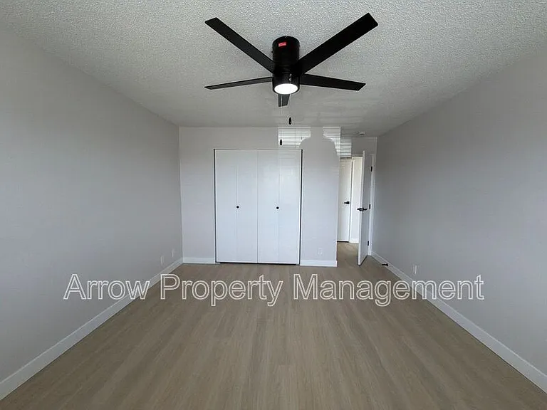 515 W Saunders Ave #13 — Photo 4
