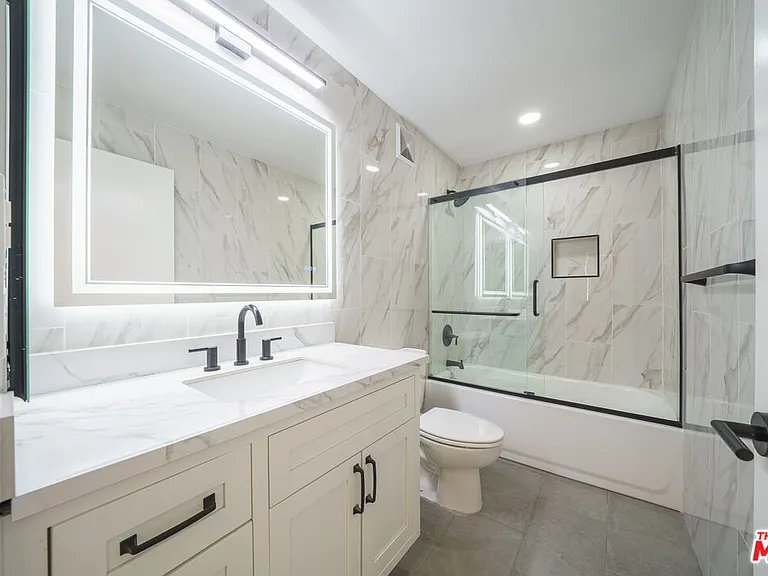 600 W 9th St #1502 — Photo 11