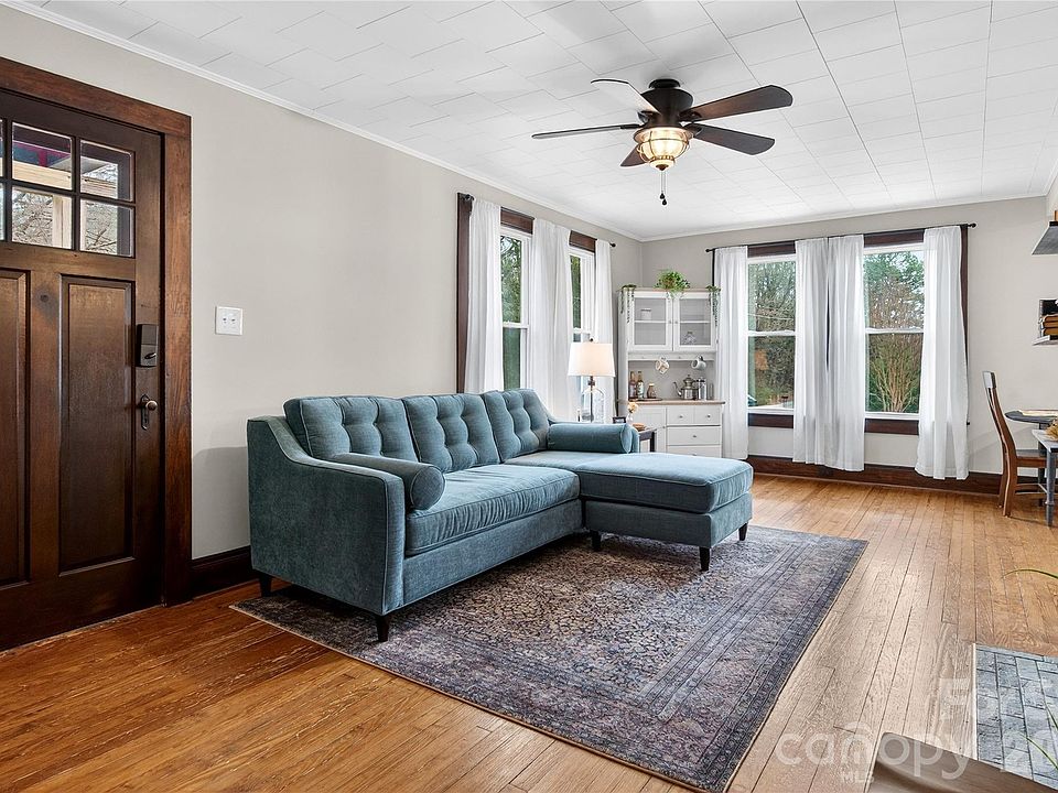1st image of 438 Willow Ave