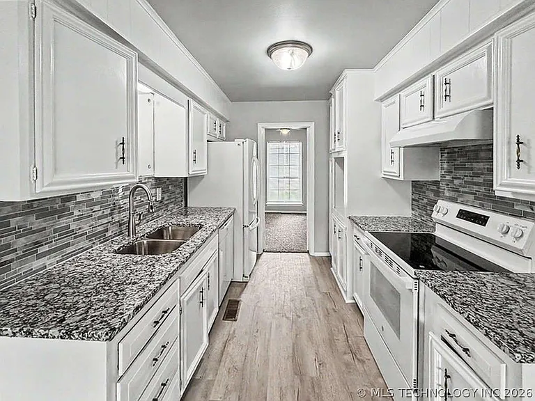 5210 S 74th Ave E — Photo 6