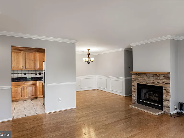 419 Atlanta Ct — Photo 9