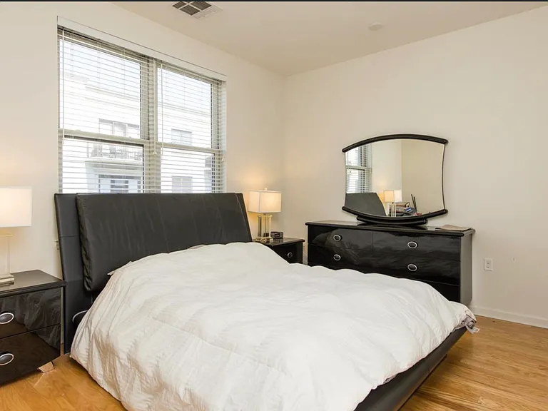 1200 Grand St #525 — Photo 3