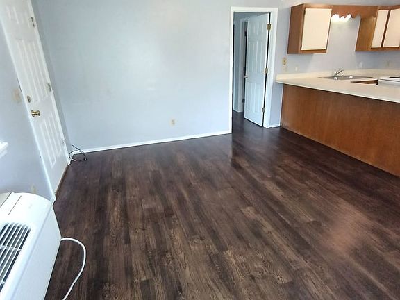2nd image of 150 Songbird Dr APT 1