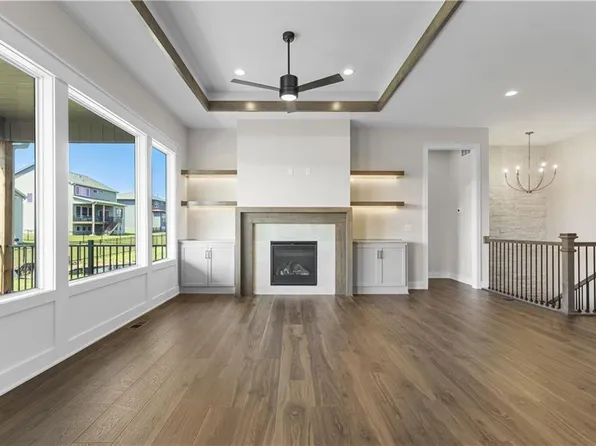 17412 Richards St, Overland Park, KS 66221