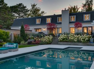3075 Devon Rd, Oak Bay, BC V8R 6C8