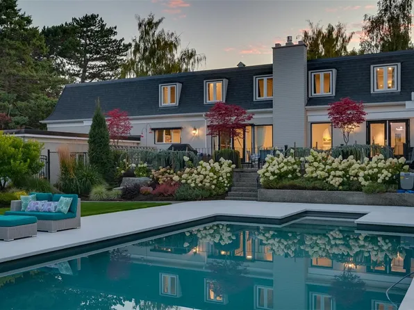 3075 Devon Rd, Oak Bay, BC V8R 6C8