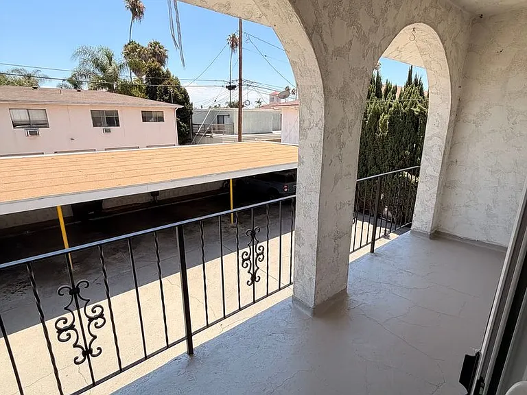 10500 La Reina Ave #E — Photo 28