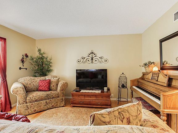 3rd image of 1250 S Monaco Pkwy APT 37