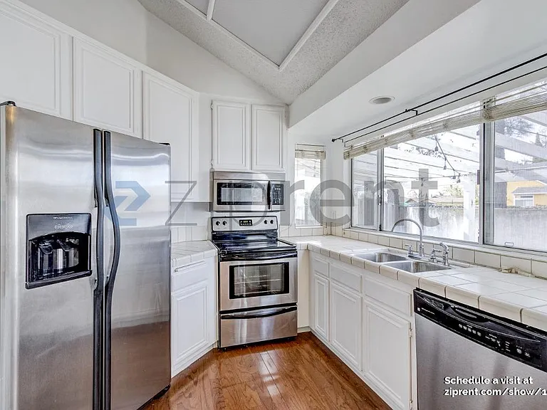 908 Beechwood Cir — Photo 7