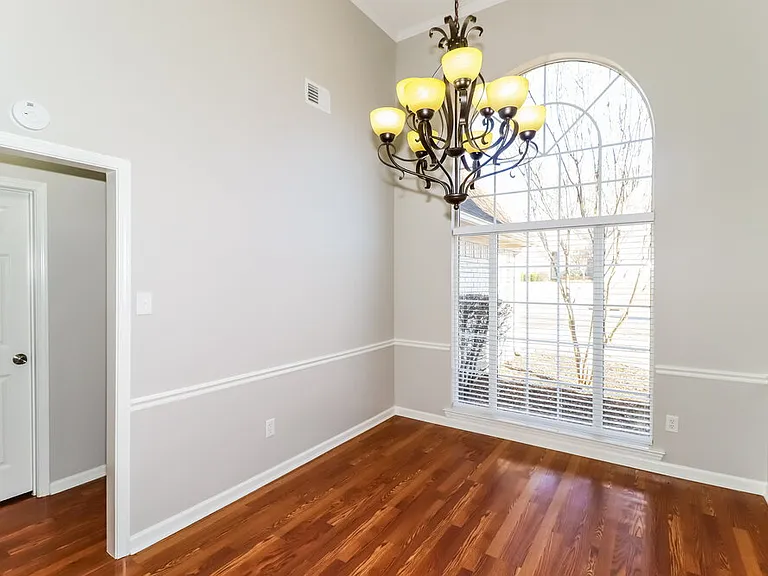 15 Oakland Woods Cv — Photo 8