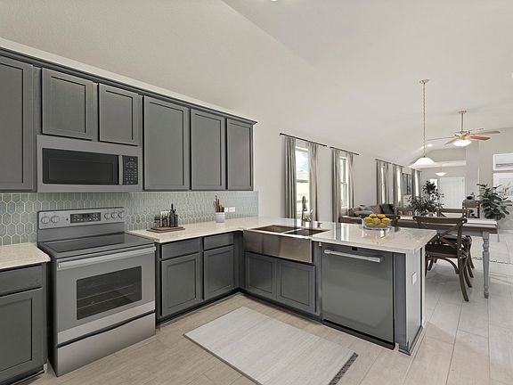 Decorative backsplash in kitchen