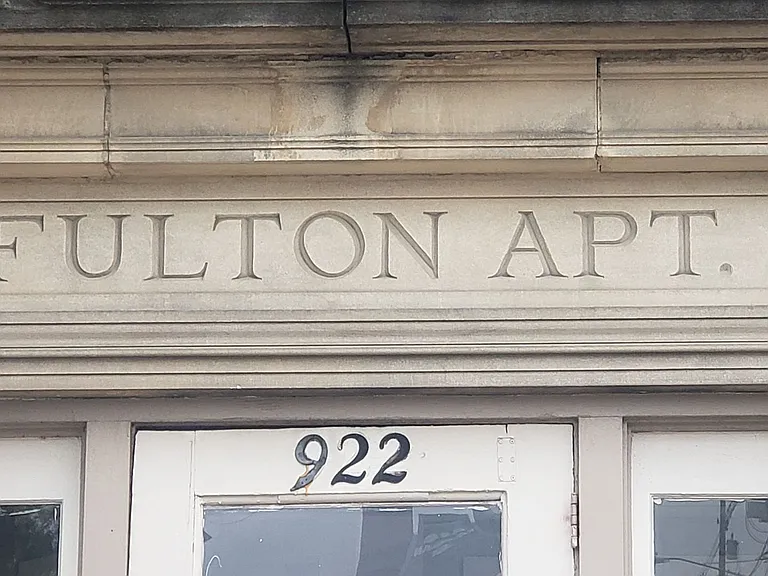 922 Fulton St — Photo 2