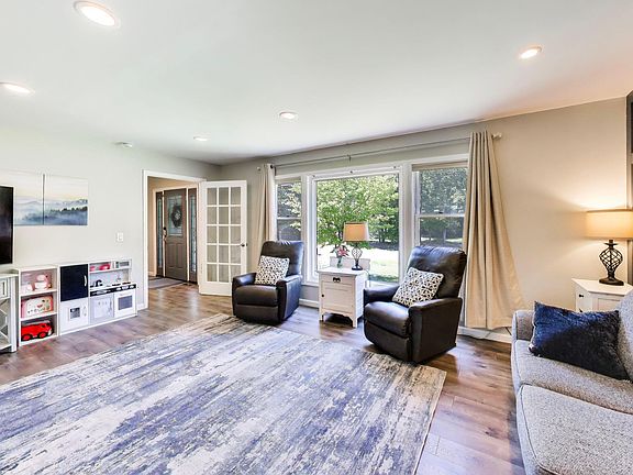 5th image of 4015 Silver Oaks Dr