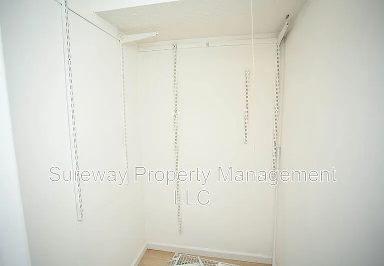 142 Kenwood Dr — Photo 17